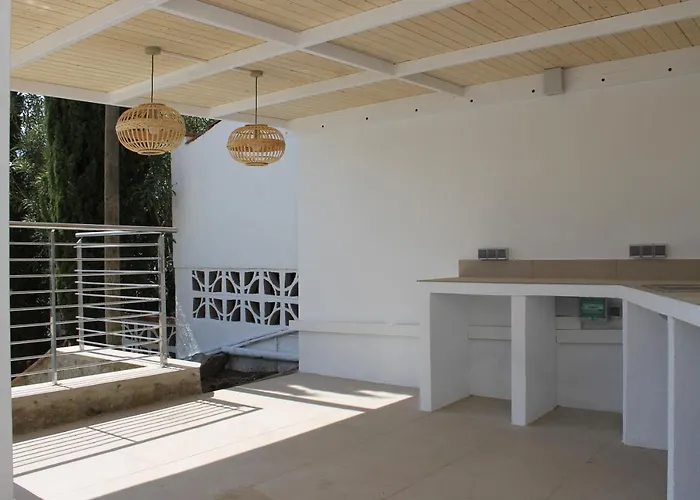 Agi Rodas Apartments